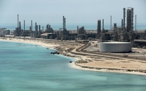 Источники раскрывают причину прекращения добычи нефти в общей зоне между Саудовской Аравией и Кувейтом