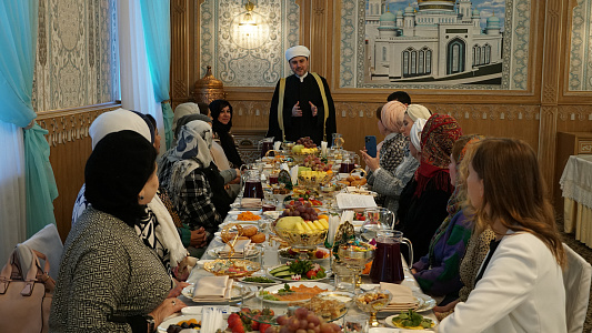 Состоялся деловой обед при участии Российско-Арабского делового совета, Ассоциации женщин-предпринимателей Бахрейна в Московской Соборной мечети